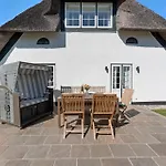 Carolinen Hof 1 *