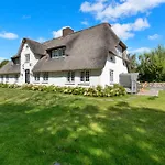 Carolinen Hof 1 *