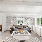 Feriehus Carolinen Hof 1 *