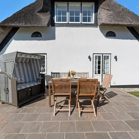 Carolinen Hof 1 *